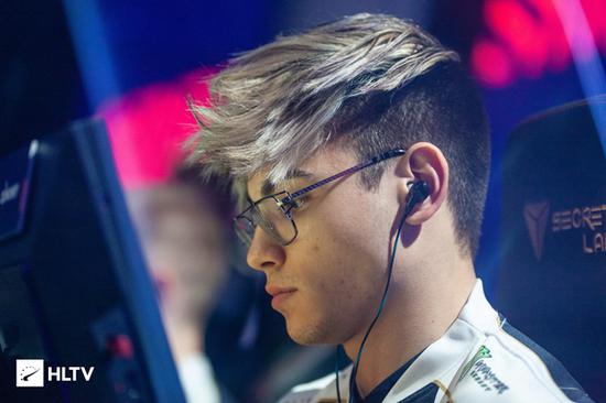 杰拉德与费迪南德双红会盛况在香港上演